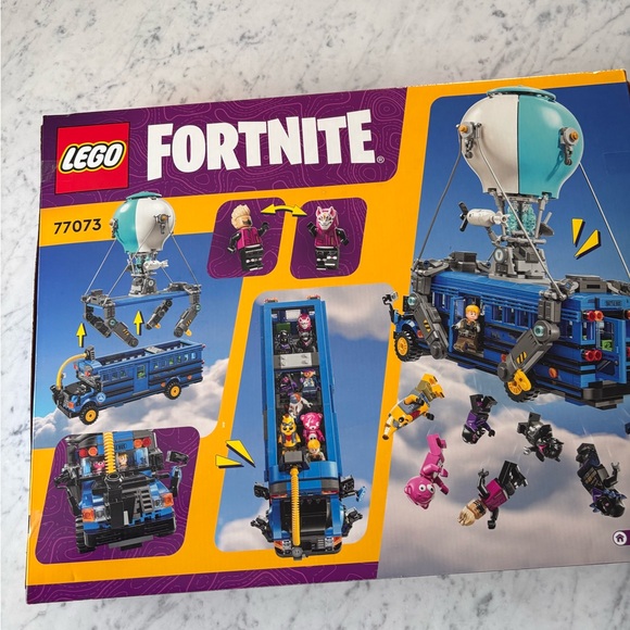 LEGO fortnight battle bus - Picture 7 of 7